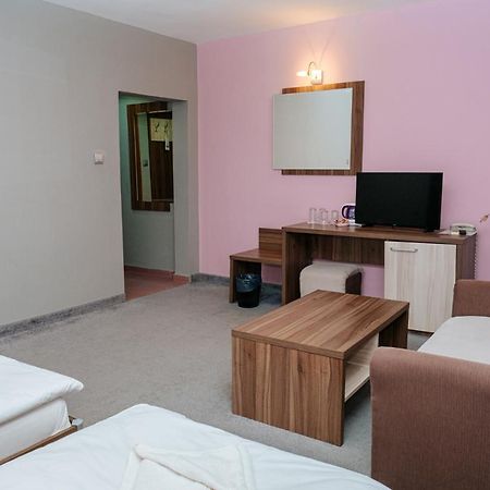 Hotel Tundzha - Renovated! Jambol Kültér fotó