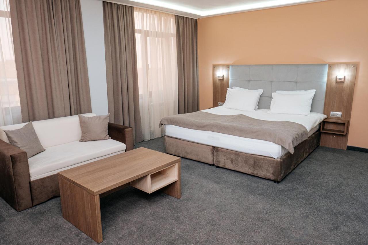 Hotel Tundzha - Renovated! Jambol Kültér fotó