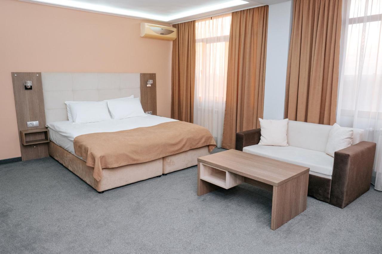 Hotel Tundzha - Renovated! Jambol Kültér fotó