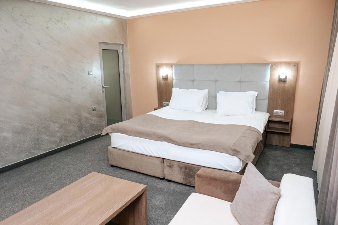 Hotel Tundzha - Renovated! Jambol Kültér fotó