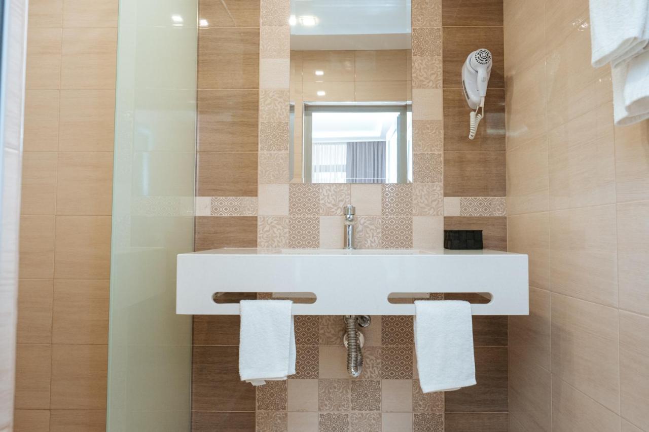 Hotel Tundzha - Renovated! Jambol Kültér fotó