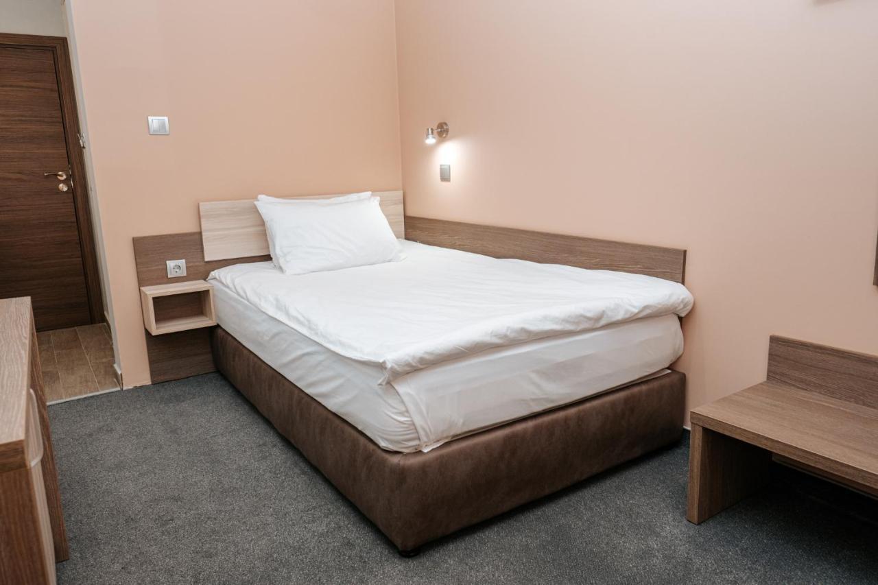 Hotel Tundzha - Renovated! Jambol Kültér fotó