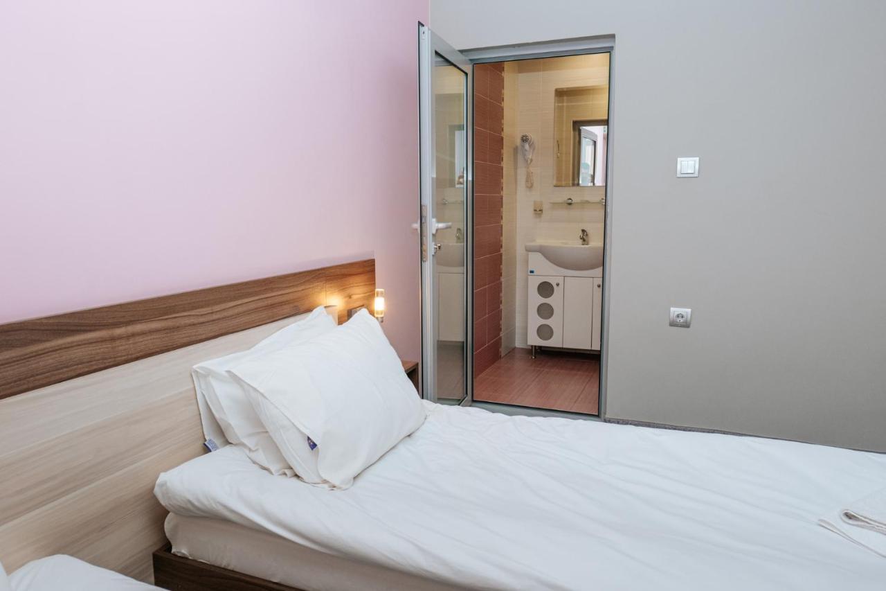 Hotel Tundzha - Renovated! Jambol Kültér fotó