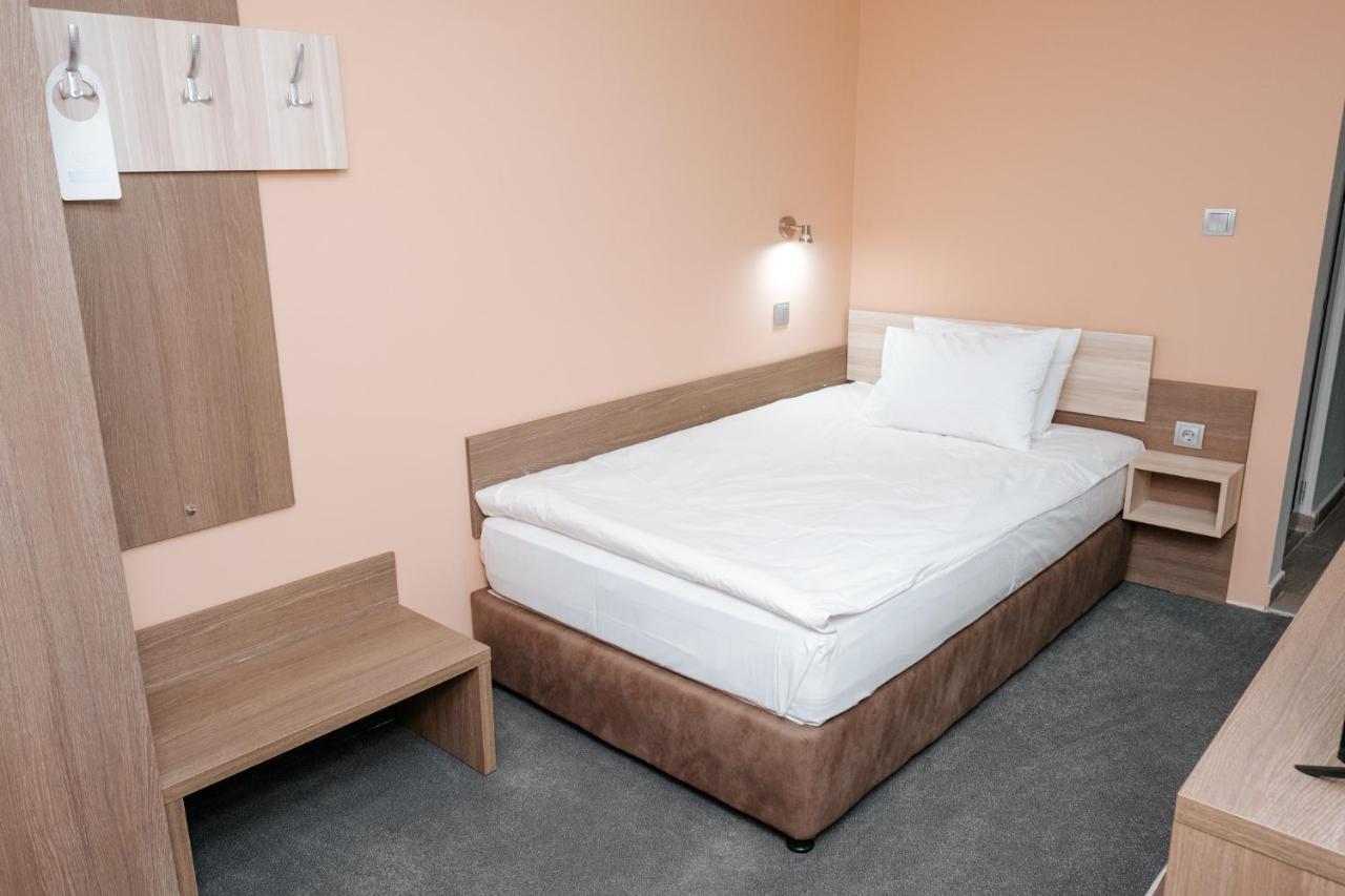 Hotel Tundzha - Renovated! Jambol Kültér fotó