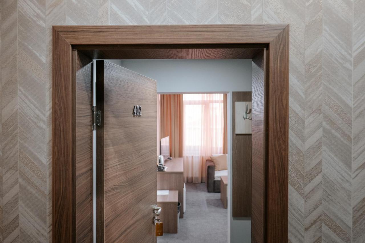Hotel Tundzha - Renovated! Jambol Kültér fotó