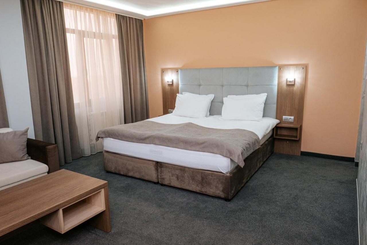 Hotel Tundzha - Renovated! Jambol Kültér fotó