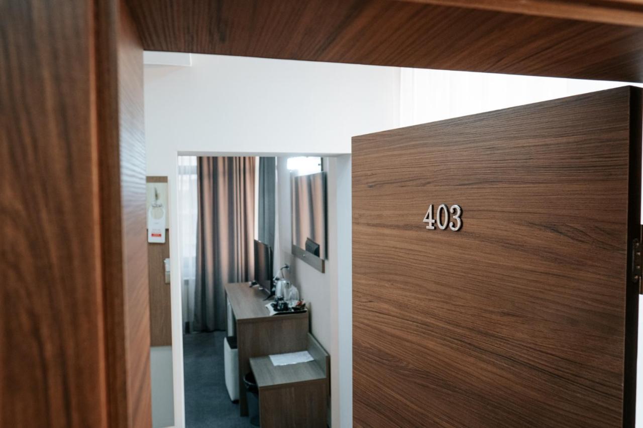 Hotel Tundzha - Renovated! Jambol Kültér fotó